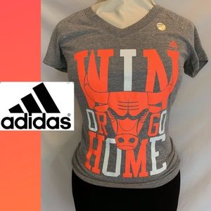 🖤 NWT Adidas Chicago Bulls V-Neck T-Shirt